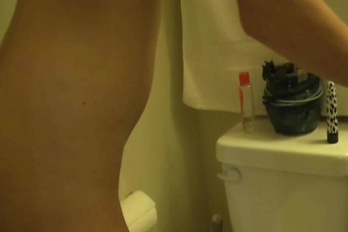 Porn Nerd Network: The Porn Nerd: Jody: อมควยในห้องน้ํา