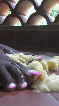 Ebony Pearl Banana Drcení