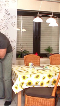 Německá žena v domácnosti se snaží přimět svého manžela, aby znovu šukal