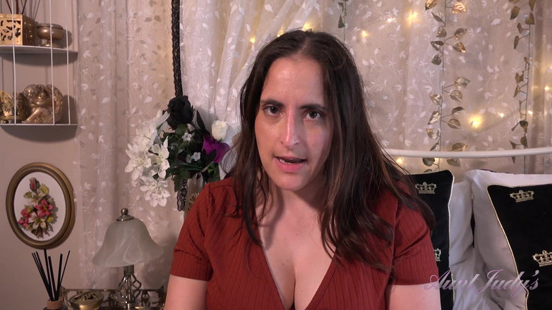 Aunt Judy's: Auntjudys - MILF bertetek besar awak Landlady Lorelei - Pantyhose pov