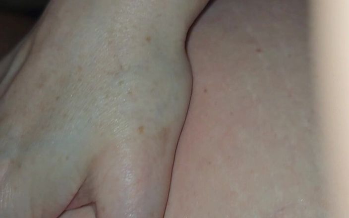 UK hotrod: Fru får en enorm anal creampie