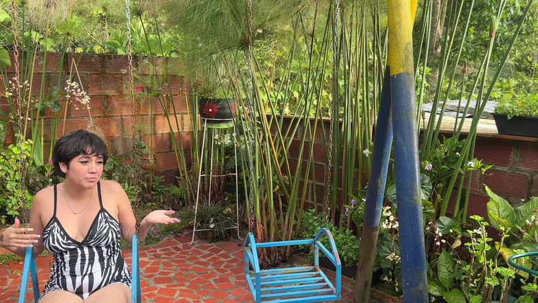 ManuelaAlvarez: Mis padrastros contratan een un nuevo Jardinero, ik encanta como...