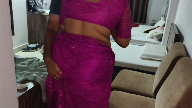 BadMash_Bhabhi: Indianka zerżnięta w jej ciasnej cipce przez starą w ciągu...