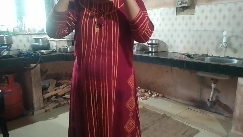 Skydreem1104: Marido y mujer teniendo sexo en la cocina