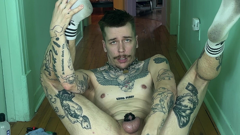 Tatted Fxggot: ตูดหนุ่มรอยสักเล่นกับของเล่น