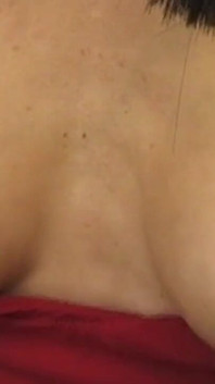 Madura milf é provocada por dois homens mascarados