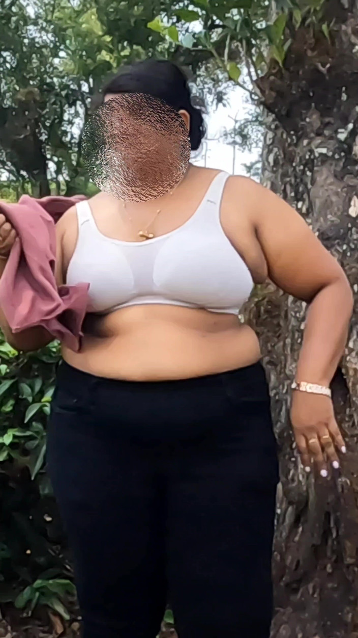 Anne Ipe: Esposa india disfrutando de show desnudo en el balcón en...