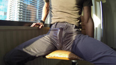 Lapetus: Pissing grey kalhoty a stříkání ve dvou hotelech