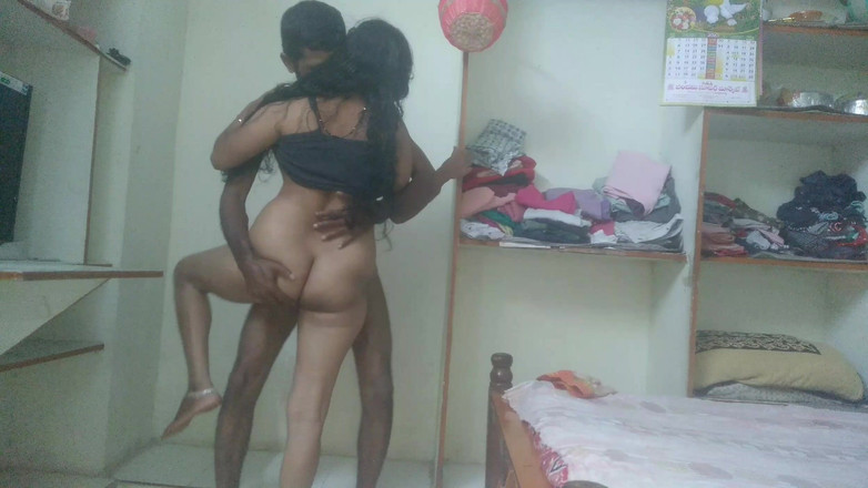 Telugu Couple: बेडरूम में असली भारतीय पत्नी देसी शैली मुख-मैथुन