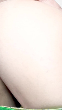 Sora vitregă păroasă are orgasm, dar vrea un futai mai mult cu ejaculare înăuntru anală cu pârțuri