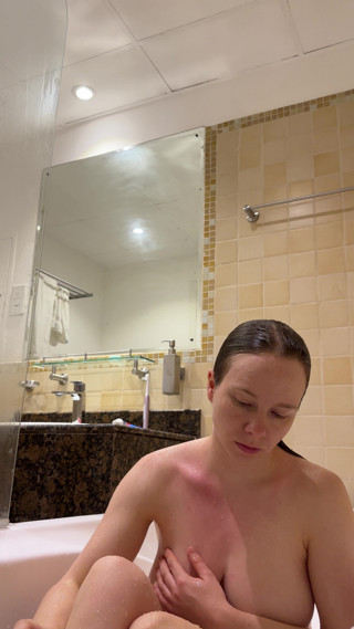 SweetLucy96: Would You Let Me Pee on You?