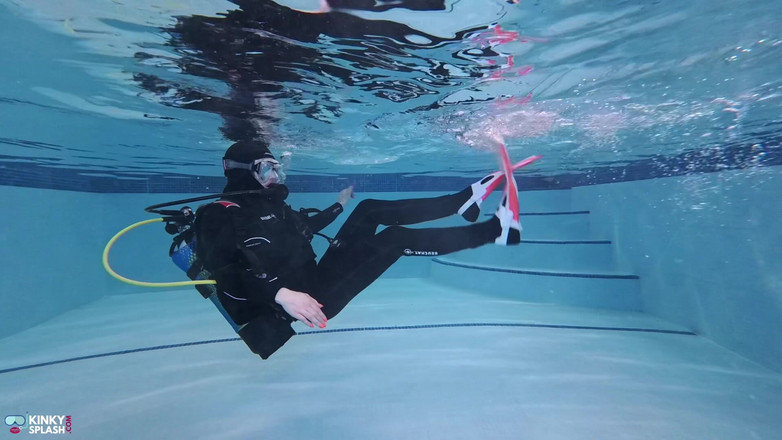 UKCuteGirl: Tachinare cu bule: Instrucțiuni de masturbare subacvatice în gear complet scuba