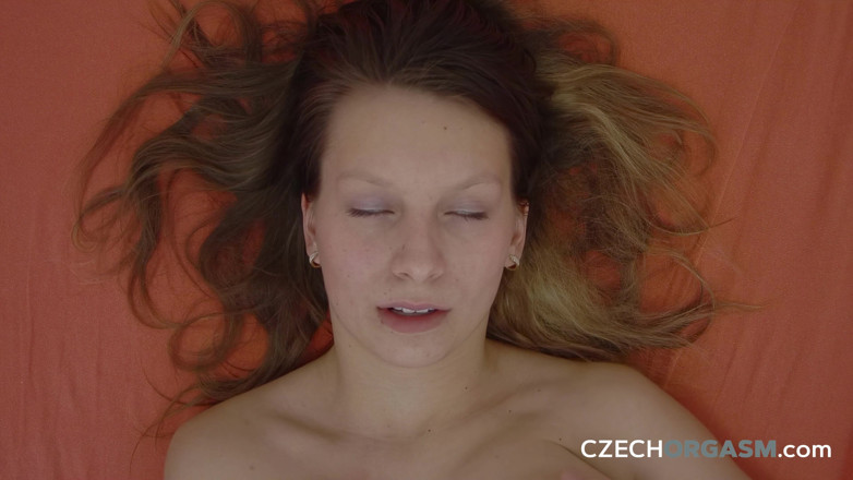 Czech Orgasm: Orgasmo checo 115 nena rubia en la cocina - no puede quitarle...