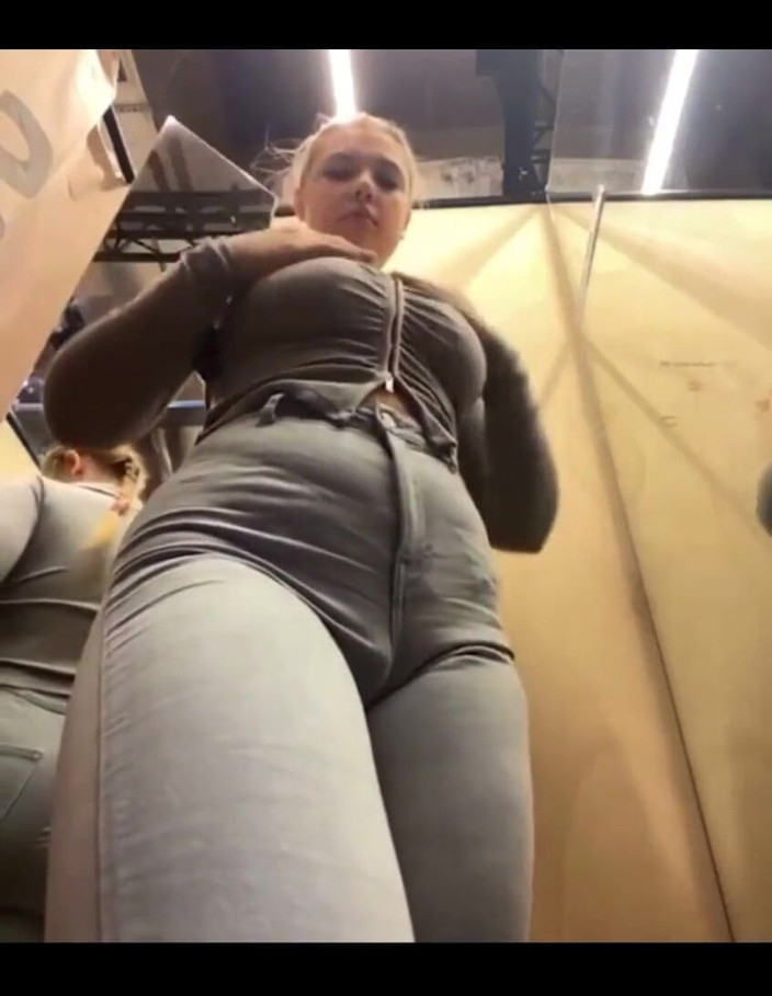 JuiceLussie: Šukání v šatně