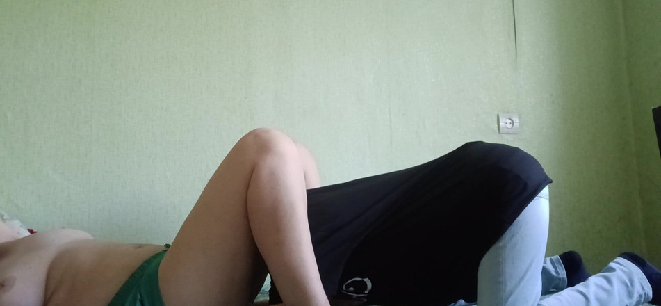 Lesbian-candys: Erkek arkadaşımın üvey annesinin olgun kıllı amını evde yokken yiyorum