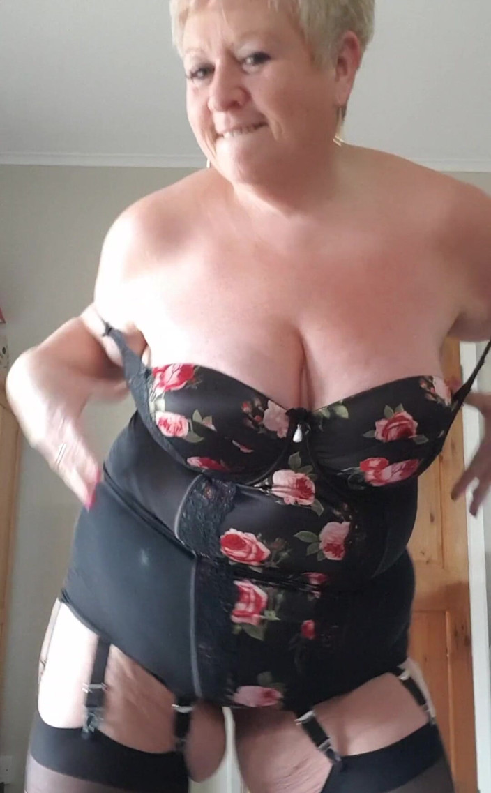 Uk Joolz: A Titty Tuesday Tease