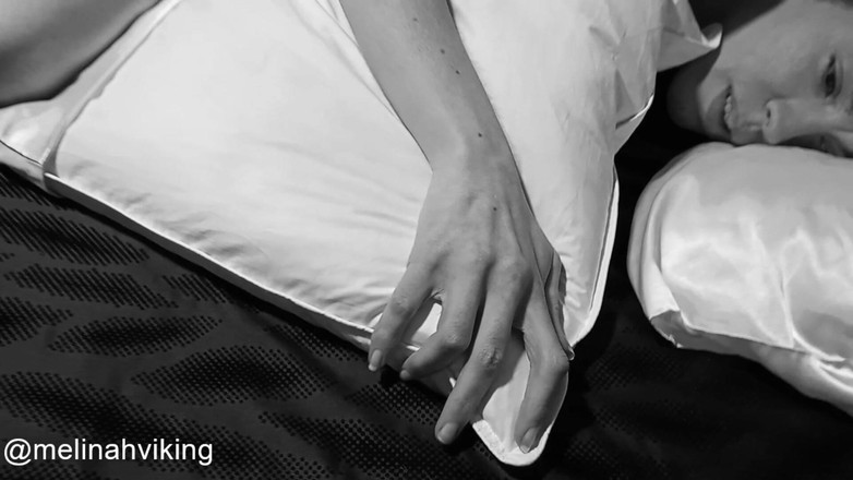 Melinah Viking: 腿恋物癖缎面玩