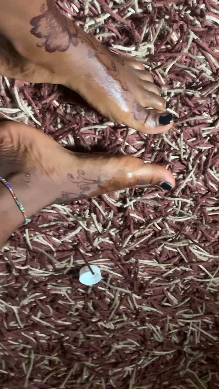 Browngurl234: Secțiunea masaj la picioare cu gagică sexy negresă