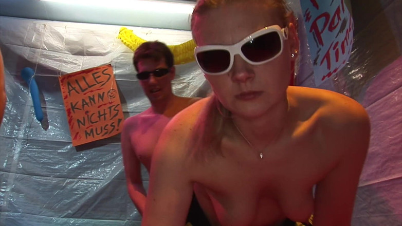 Real German Amateurs: Elle aime deux bites en même temps !