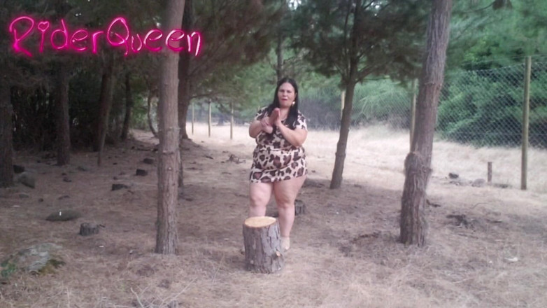 Riderqueen BBW Step Mom Latina Ebony: Recoping Woods Sexy macecha Venku