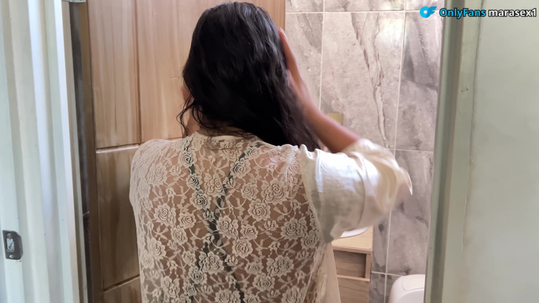 MaRaSexx: 義理の妹と二人きりで家にいて、初めてのポルノビデオを撮影した日