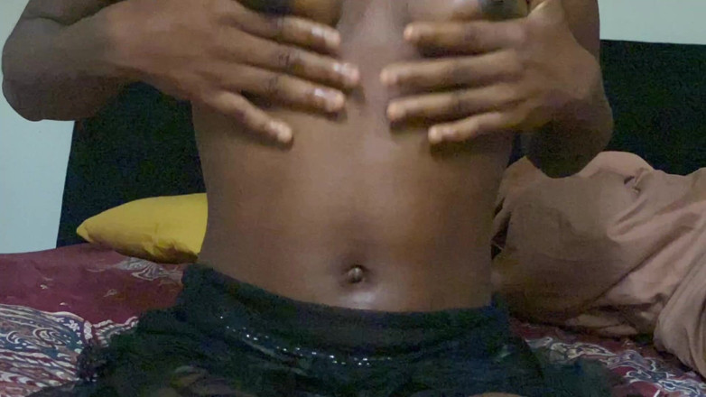 Browngurl234: Browngurl234 zwarte tiener sexy lichaamsdans grote lul aanbidden roze lippen...