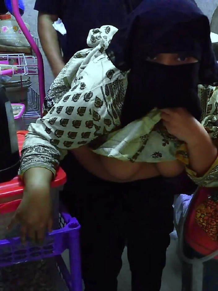 Aria Mia: Ibu-ibu super semok india lagi asik ngentot memeknya habis-habisan di...