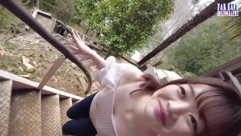 Far East pornography: Prezervativ -gagică Wander ca o frumusețe tânără îndrăzneață scurge fiecare picătură în aer...