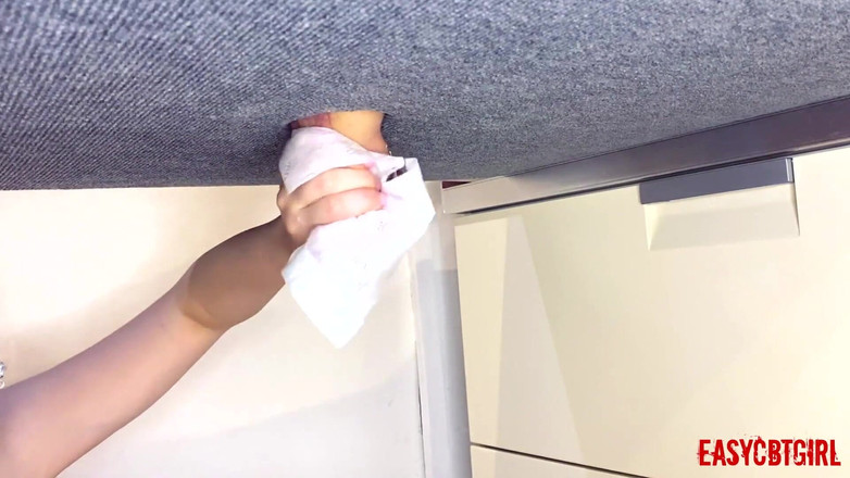 AnnyCandyPainboy: Paní holí koule svého otroka na dojící palubě easycbtgirl