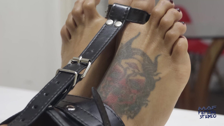MAF fetish studio: Mibby - svazování, bičování a lechtání