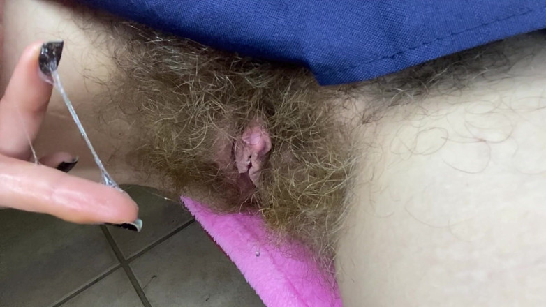 Cuteblonde666: Close up - memek berbulu orgasme basah klitoris yang didirikan