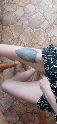 Yazlık elbiseli kız mastürbasyon yapıyor