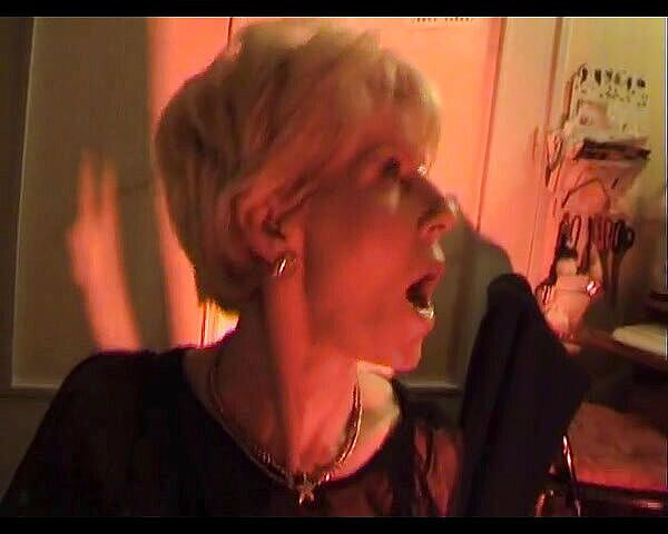 Java Consulting: Зріла смокче чорно-білий член