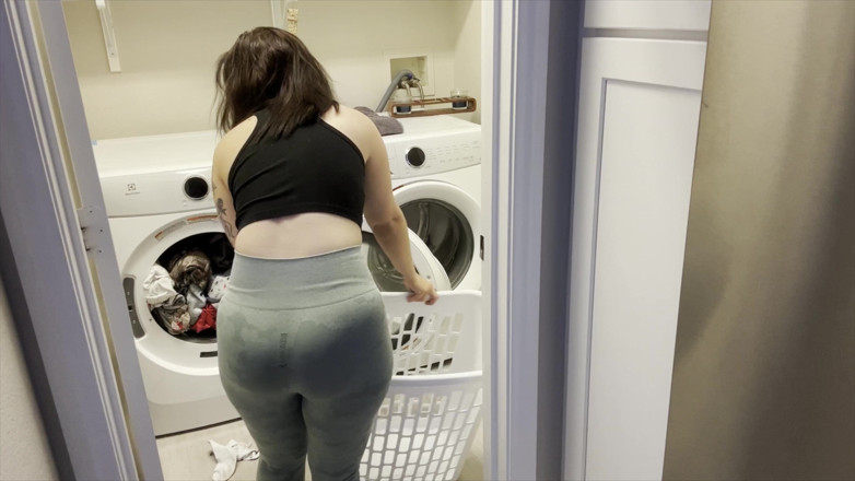 Lenna Lux: Mitbewohnerin im trockner stecken