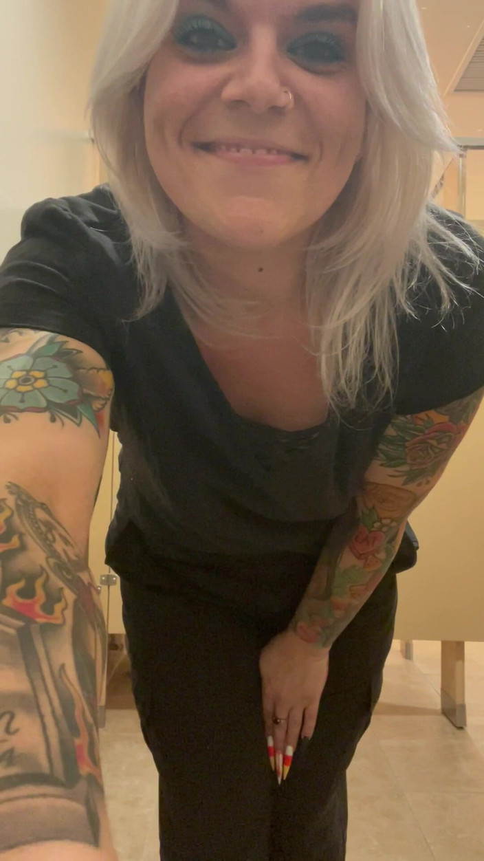 CherryBombBomb: Mijn kontplug in op het werk zetten