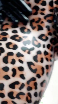 Uimitoare vedere pe față cu vedere la persoana 1 Femdom în latex de cauciuc Arya Grander