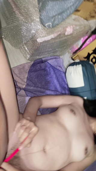 Bella Ivanka: Nongkrong di lemari sama pembantu