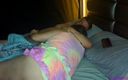BBW Pleasures: İri güzel evli kadın yatmadan önce kocasını mastürbasyon yapıyor