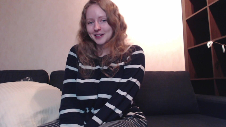 KissMyHips: Amateur Masturbation in Pyjamas