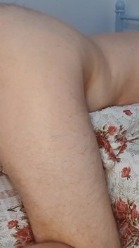 Femdom manželka strčí 30cm dlouhý anální kolík hluboko v Sissy Manžel při honění, CBT