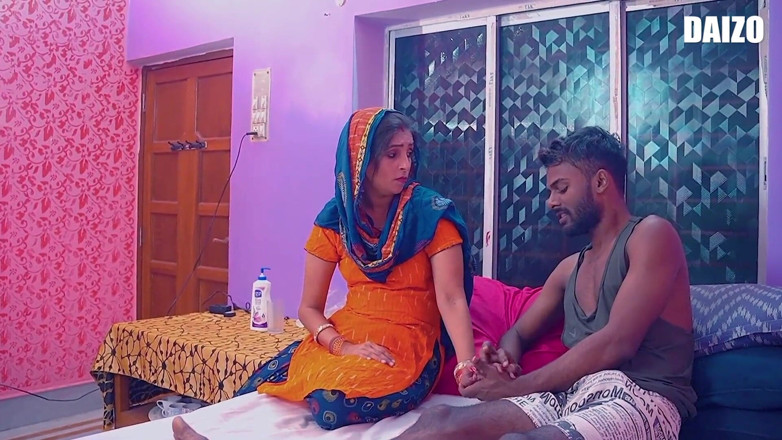 Daizo Premium: Un beau-fils surpris en train de se masturber - belle-mère desi,...