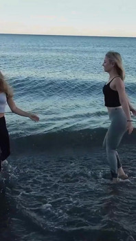 Un triplo pompino dalle sexy studentesse dell'accademia alexa flexy, black angel e milan cheek