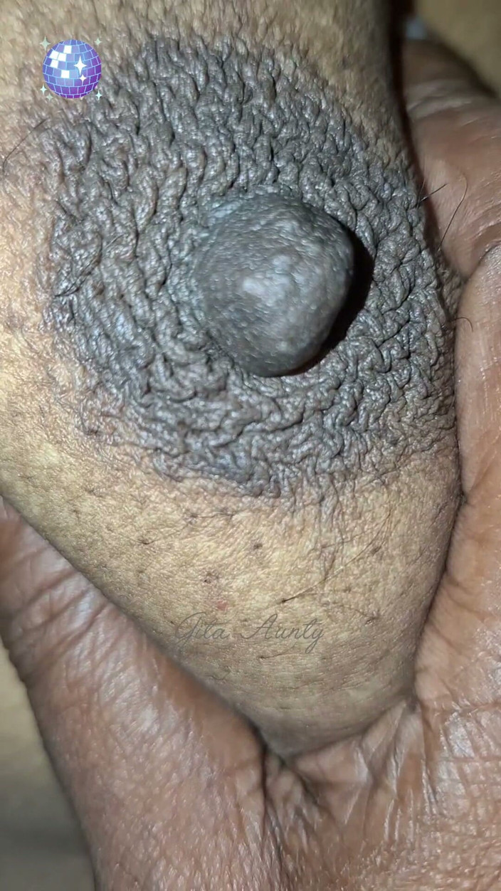 Indian aunty sex: Відео стискання грудей індійської бенгальської жінки