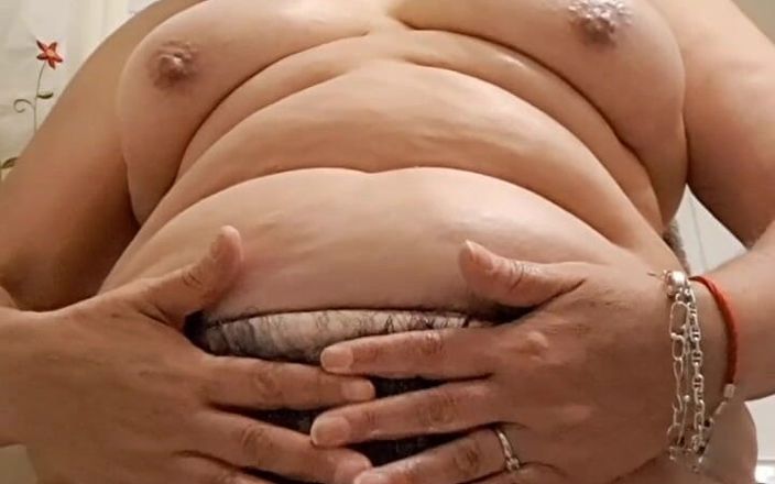 Mommy big hairy pussy: Зрелая милфа наполняет сливками тело