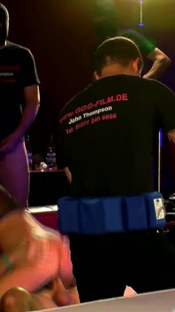 Bukkake gangbang v zákulisí a polykání Ggg John Thompson