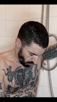 Bite poilue aux couilles lisses ?