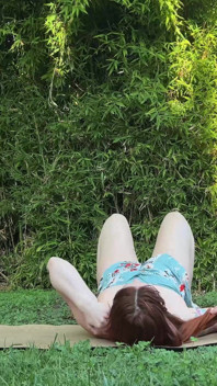 Yoga solo ngoài trời