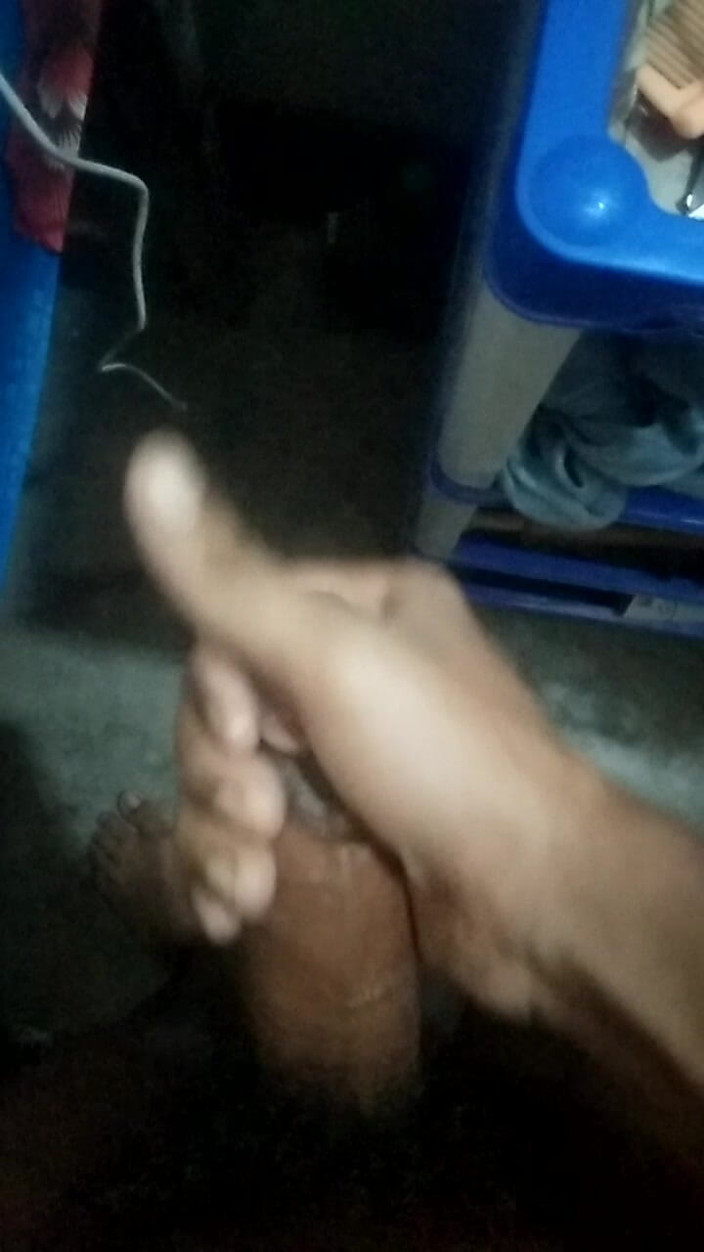 Viral_tiktokar: Aku pengen banget ngentot, jadi aku berdiri dan ngentot tanganku...