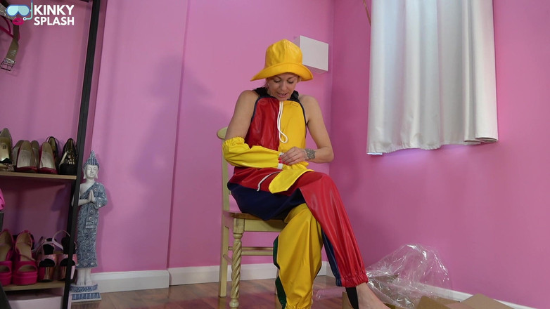 UKCuteGirl: Farmerrain Rainwear Unbox - Vinyl Pinafores, Southwest, Mittens &amp; Wet Fantasy