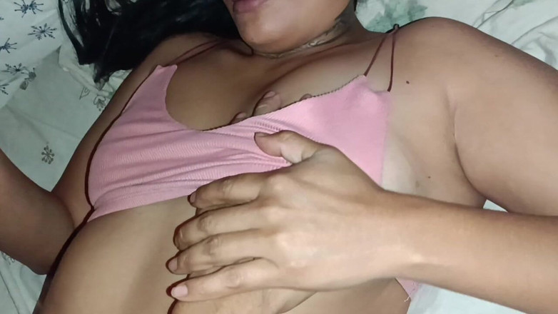 Karely Ruiz: 在她体内欺骗肮脏的继父太冒险了！但我们每天独自一人的时候都这样做...